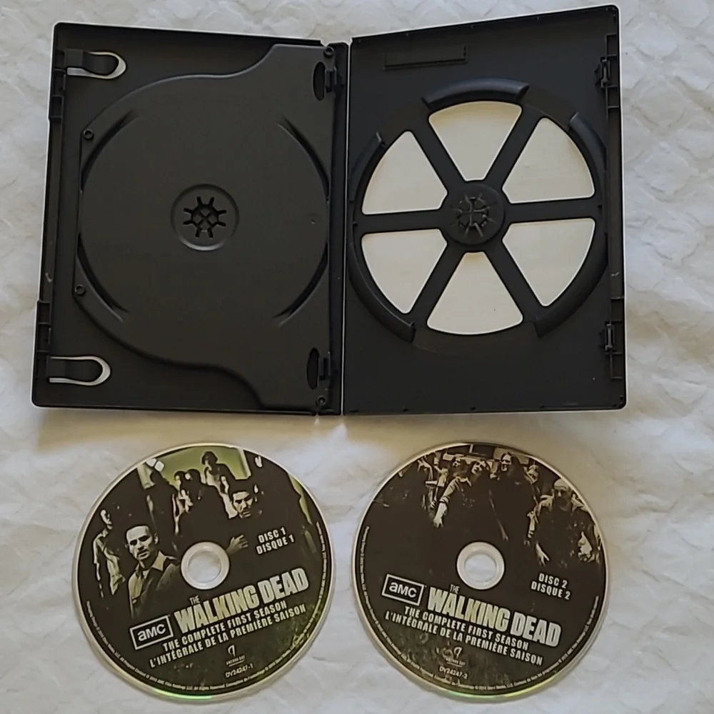 WALKING DEAD DVDs Seasons 1, 2 & 3 - Picture 4 of 14